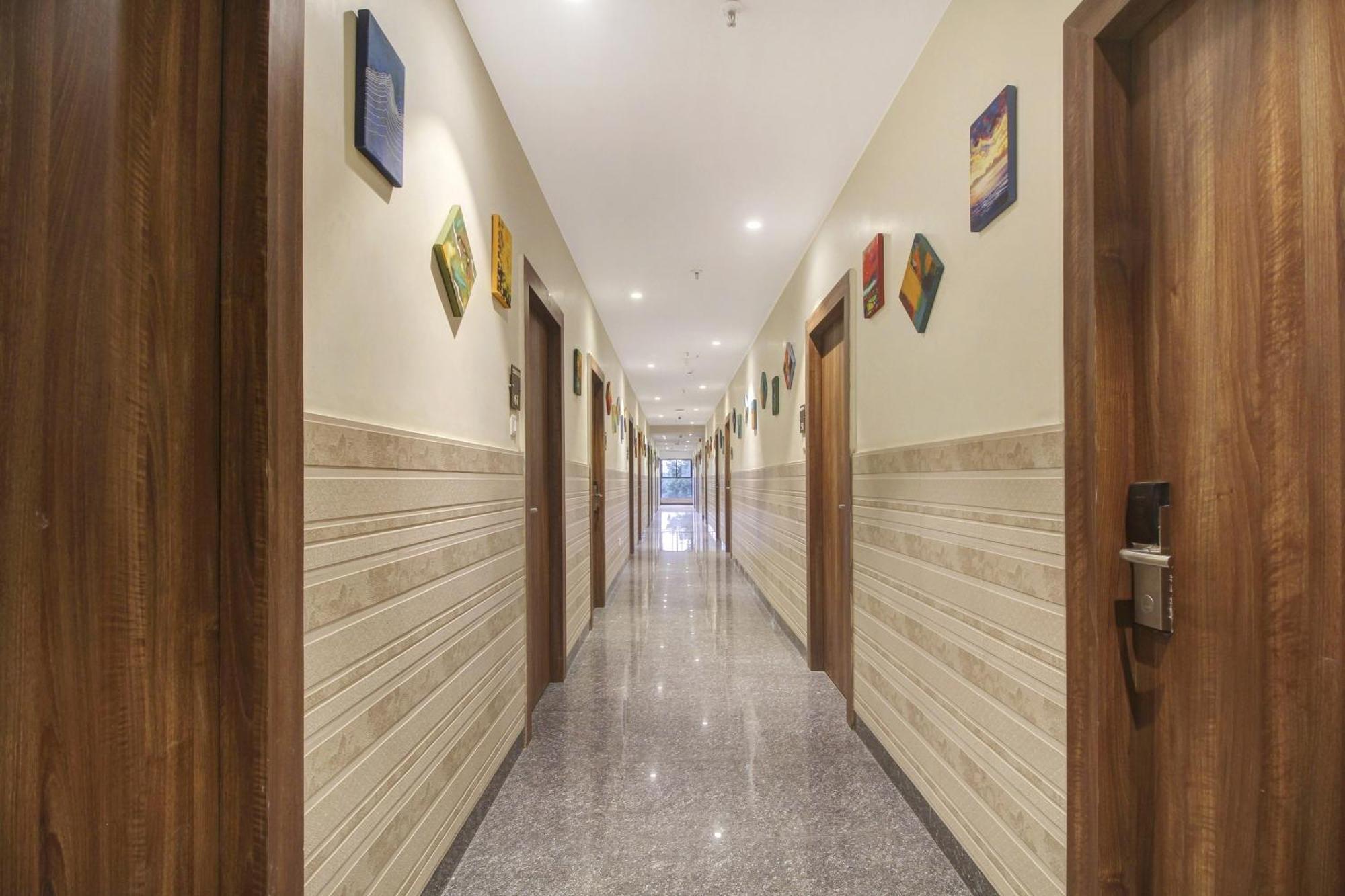 Townhouse Oak Sohotel Hāora Екстериор снимка