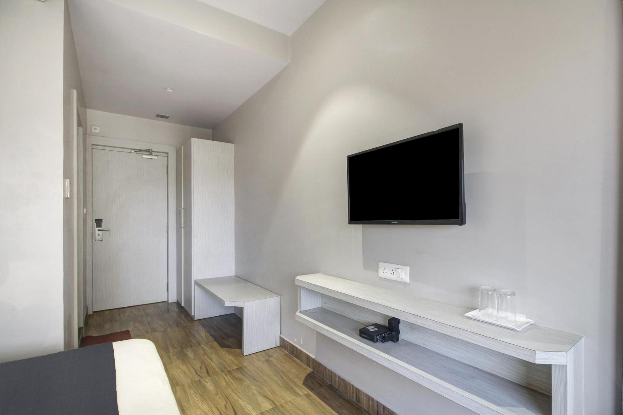 Townhouse Oak Sohotel Hāora Екстериор снимка