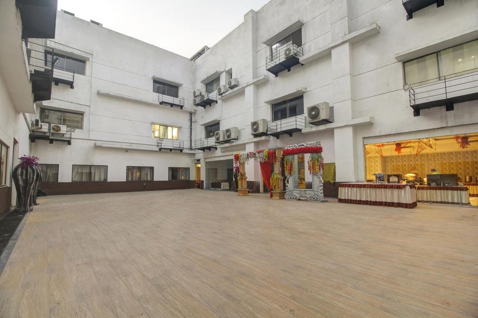 Townhouse Oak Sohotel Hāora Екстериор снимка
